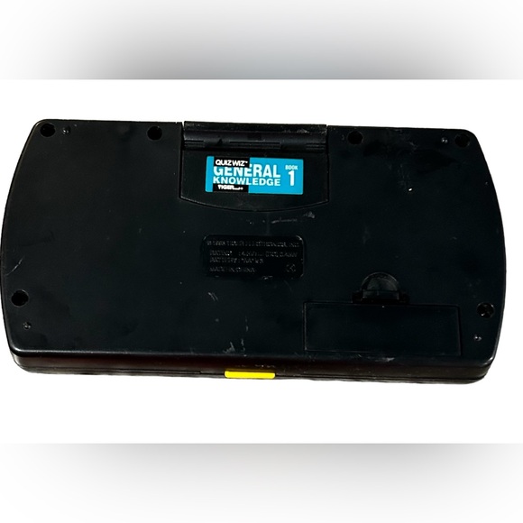 Vintage Quiz Wiz Tiger Electronics Handheld Question & Answer Game Book & Cartri - Picture 3 of 3